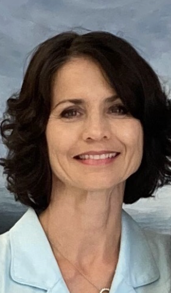 Larisa Sved Headshot